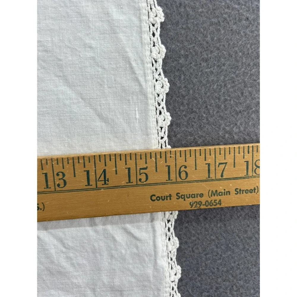 Lillian Vernon White Cotton Napkins Set of 4 Floral Embroidery Crochet Lace Trim